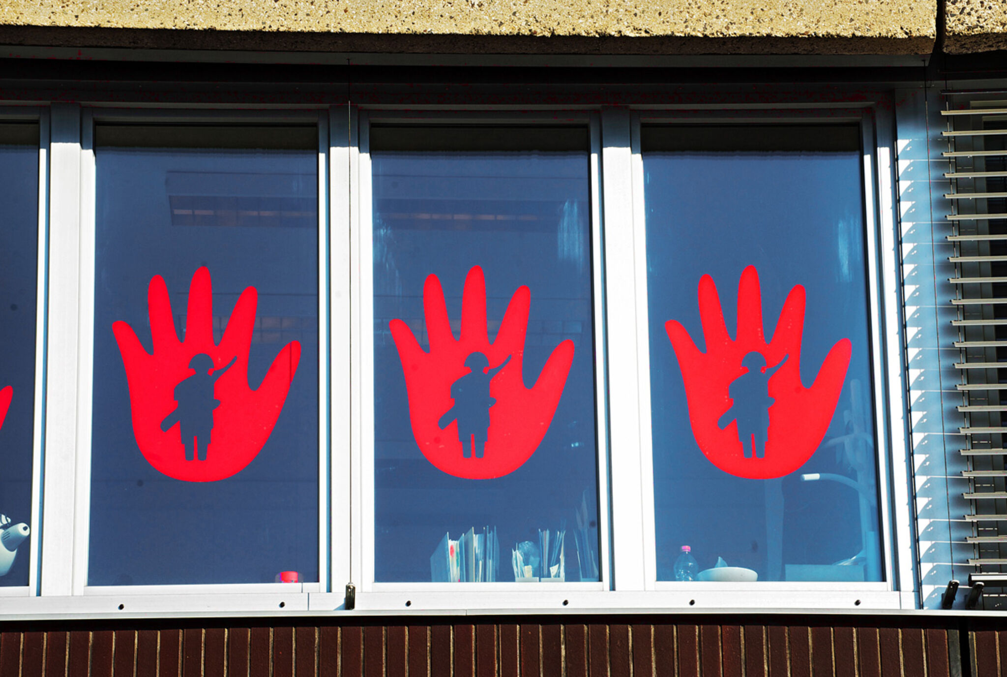 hand_im_fenster