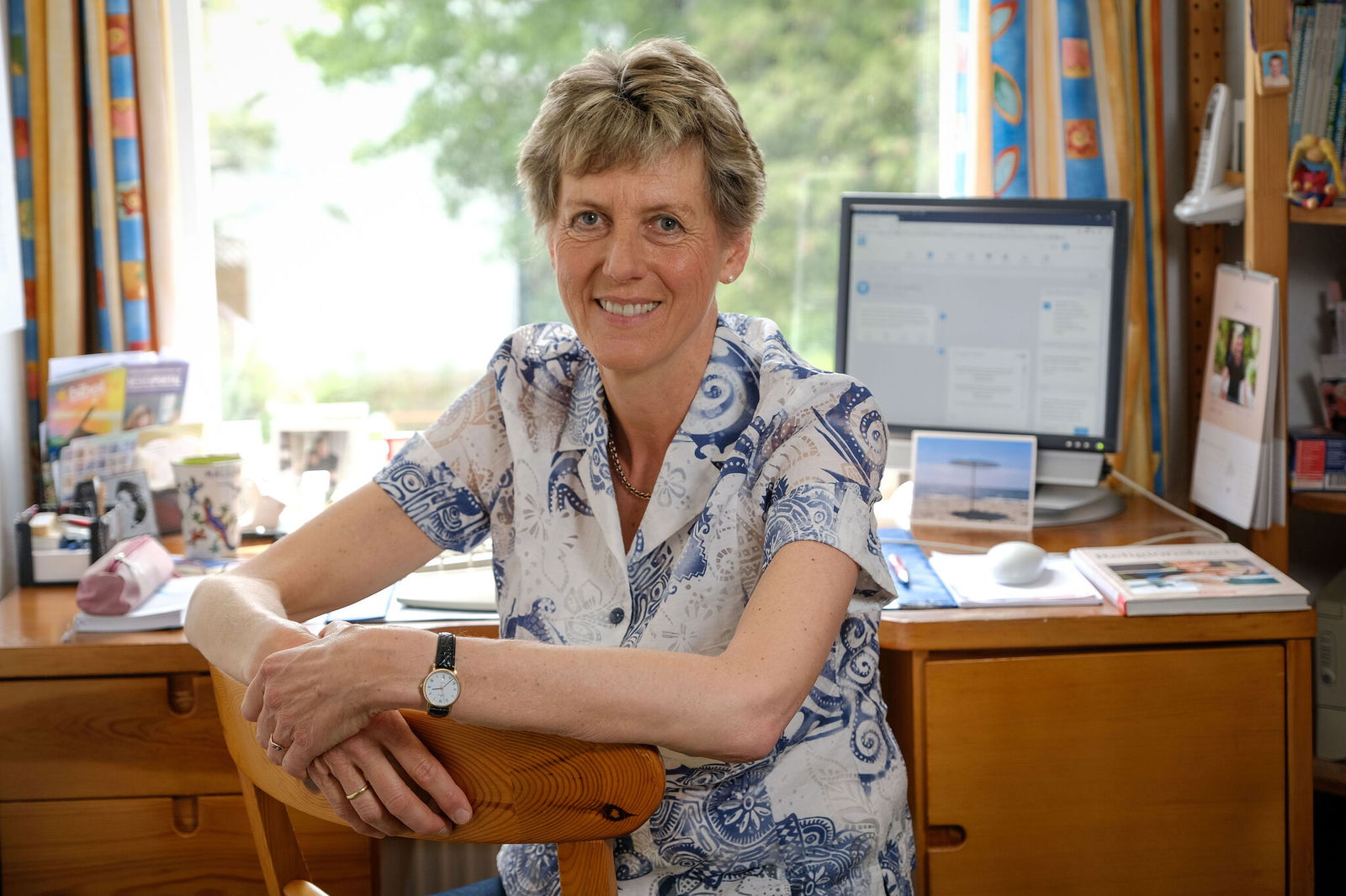 Die 56-Jährige unterrichtet an der St. Ursula-Schule in Hannover. Sie freue sich über gute "Homeschooling"-Leistungen ihrer Schüler*innen - und darauf, dass der "normale" Unterricht wieder losgeht. Foto: Jens Schulze