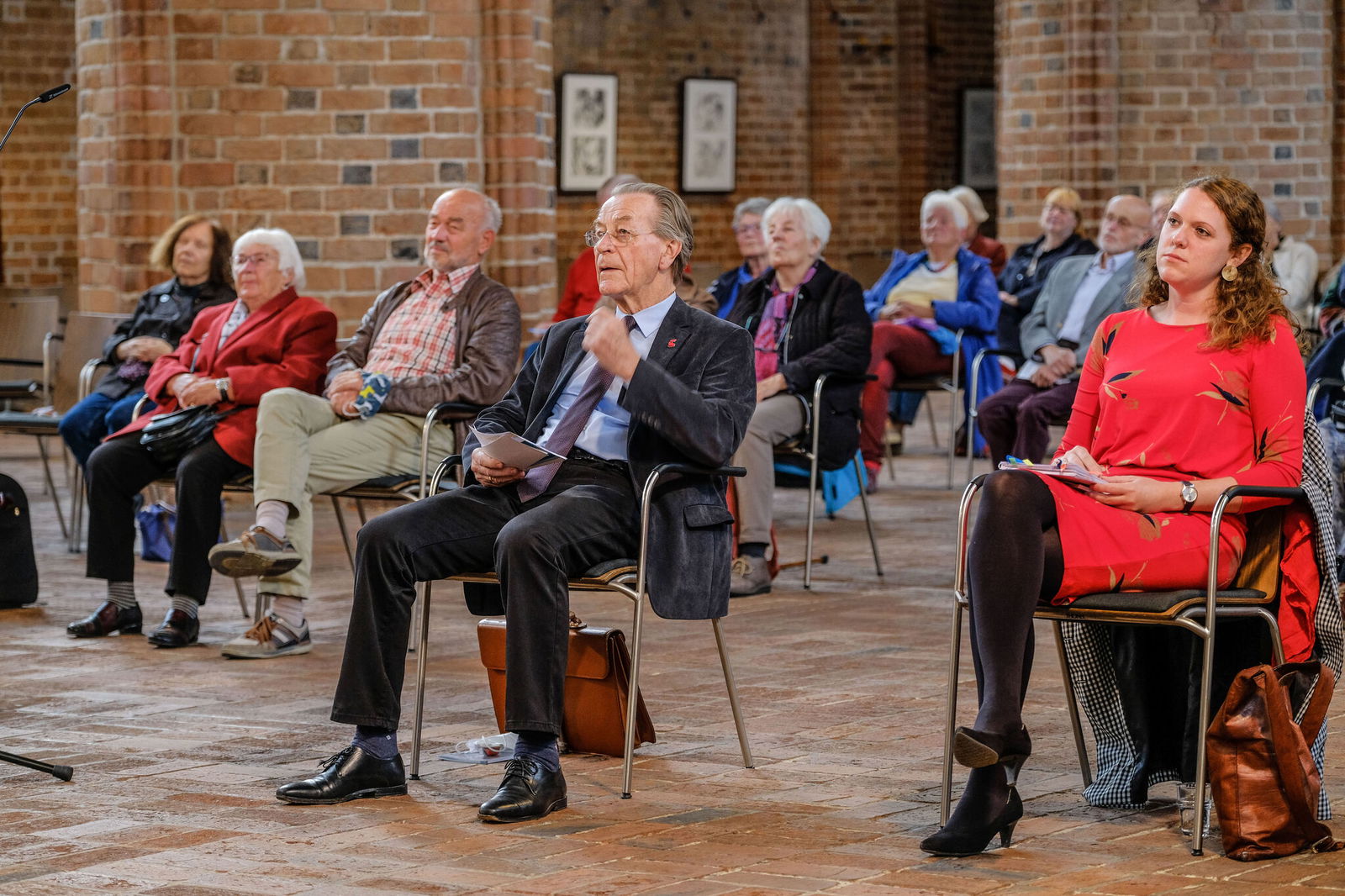 Der ehemalige SPD-Vorsitzende diskutierte mit der Journalistin Elisa Rheinheimer-Chabbi (rechts) und knapp 100 Gästen (Foto: Jens Schulze).