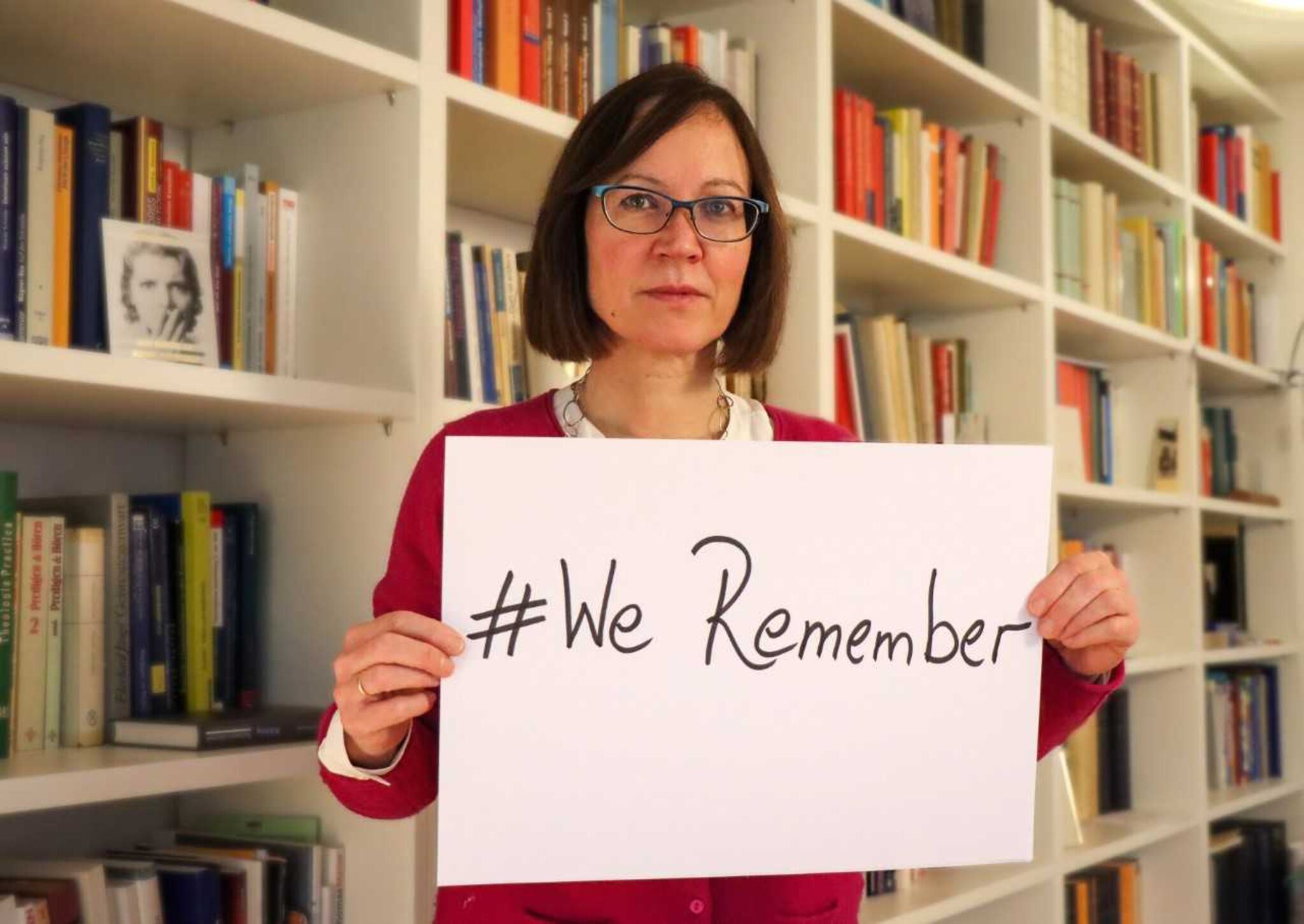 Regionalbischöfin Dr. Adelheid Ruck-Schröder ruft dazu auf, mit dem Hashtag #WeRemember auch online an die Opfer des Nationalsozialismus zu erinnern. (Foto: Gunnar Müller)