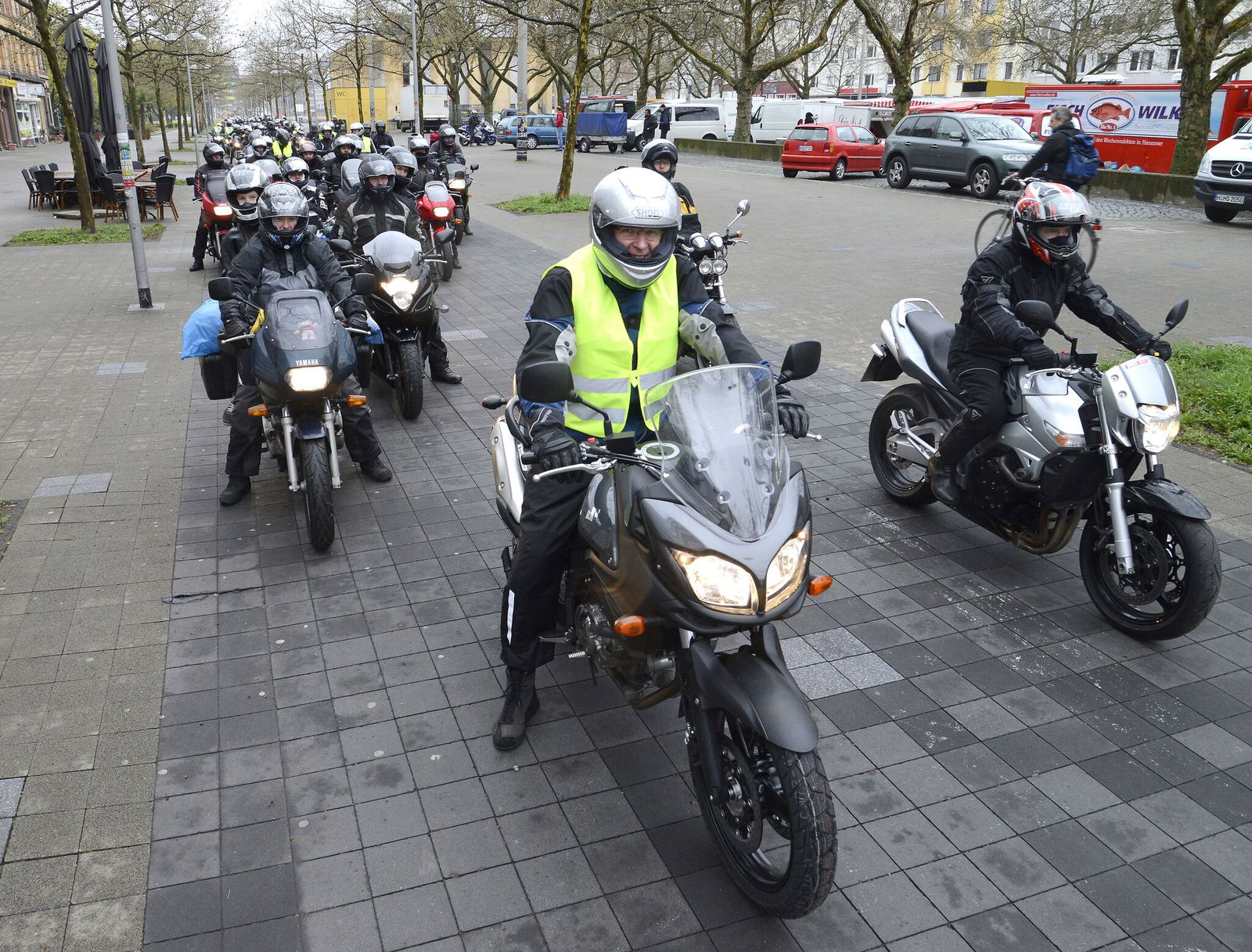 Motorradgottesdienst_Bischof_2013
