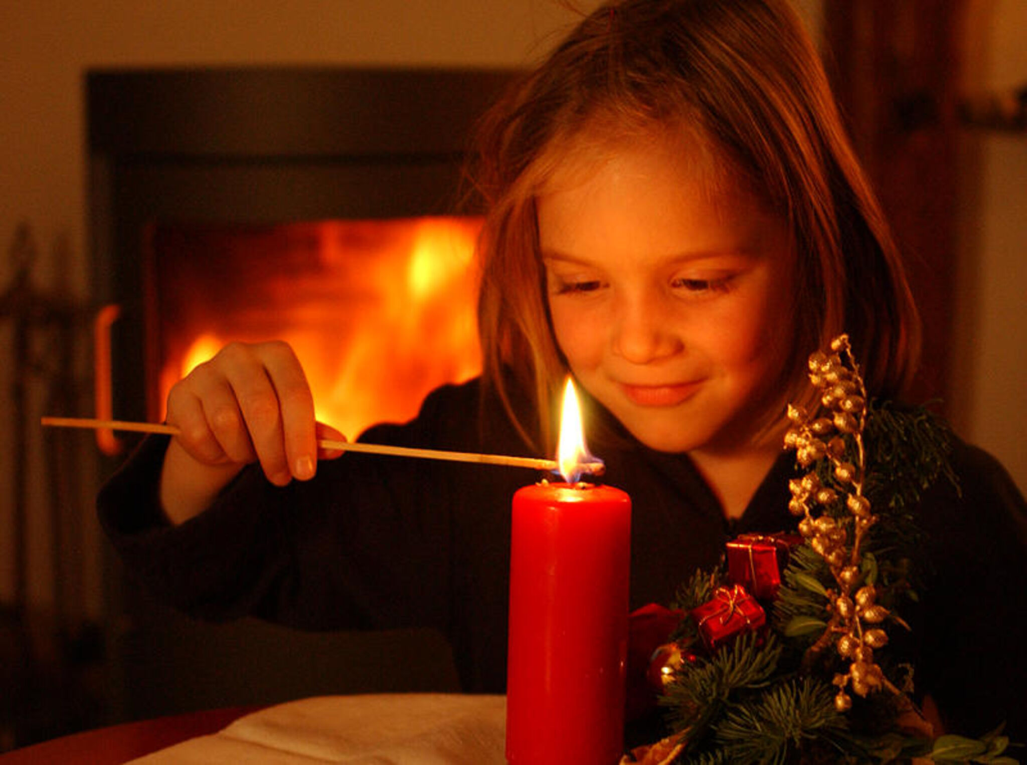 kind_weihnachten_kerze