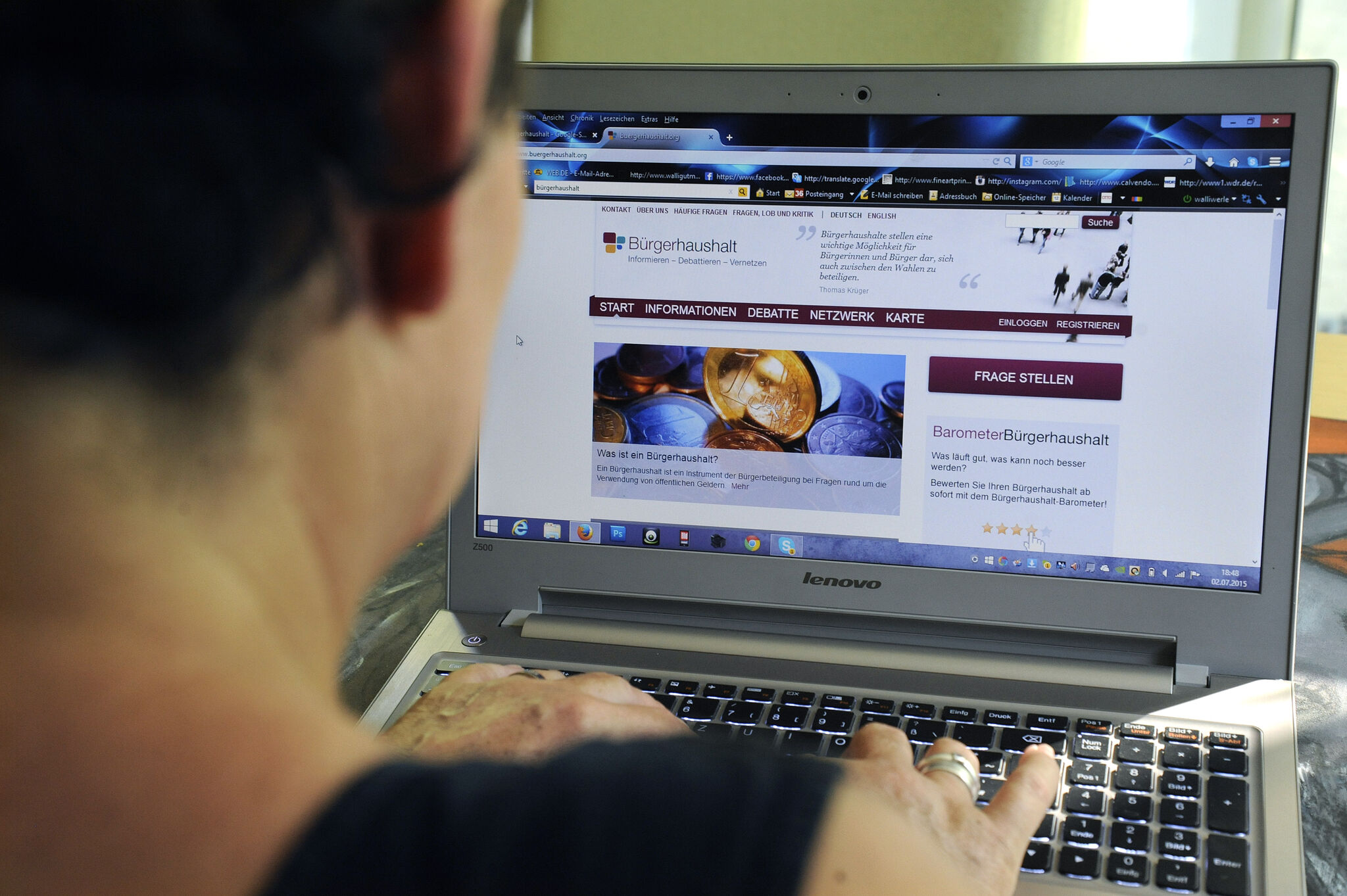 Frau_Am_Laptop