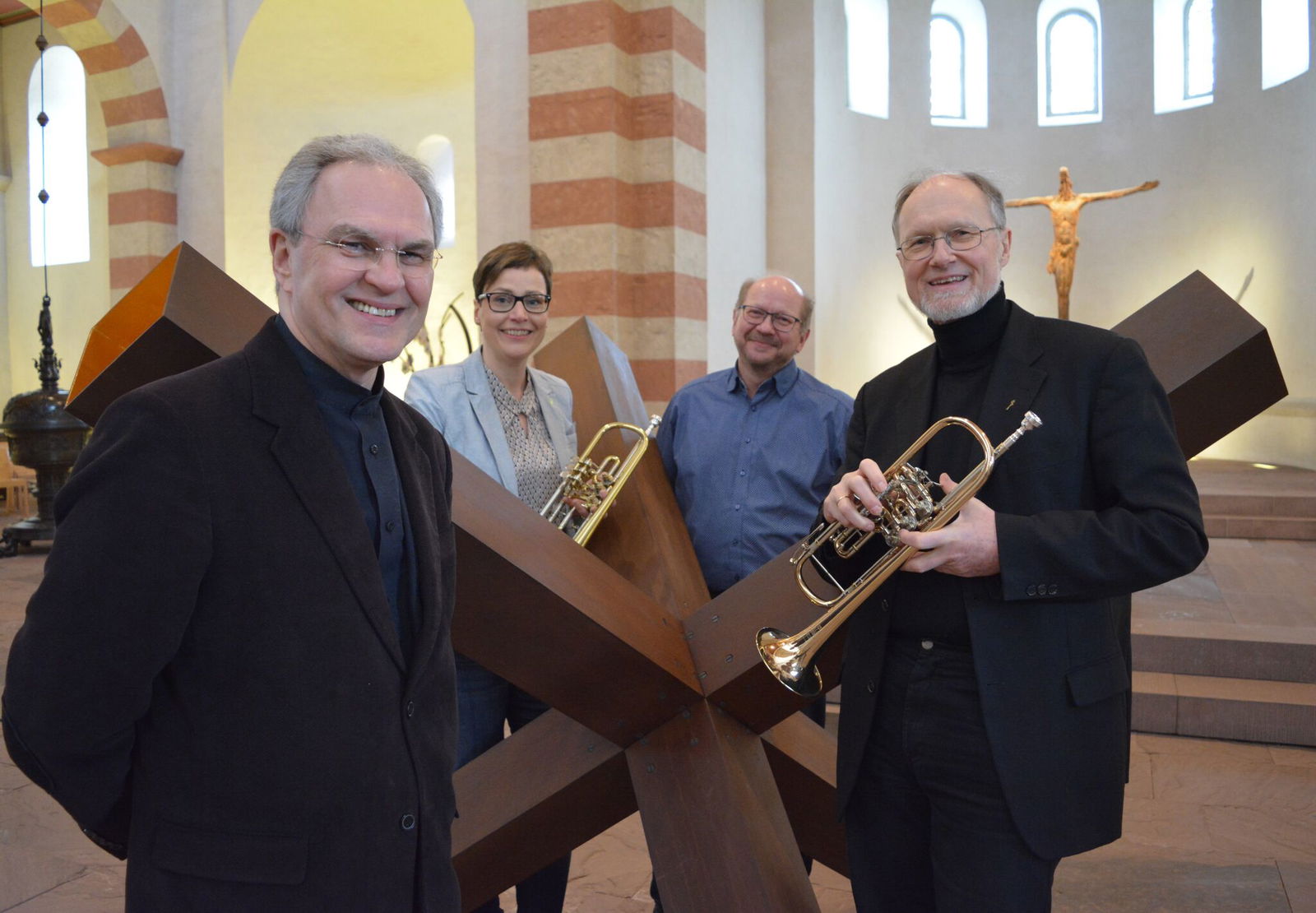 Voges_Gorka_Viezens_Langbruch_vor Kreuz in Michaeliskirche