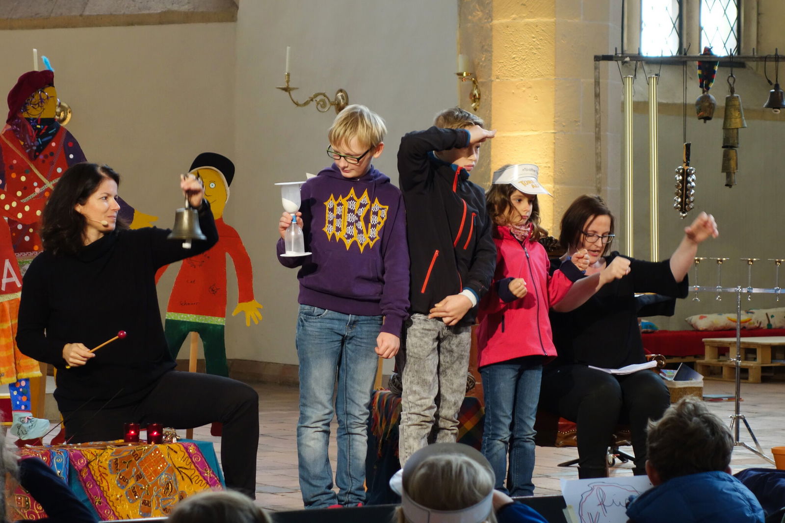 Almut Lustig (l), Silke Lindenschmidt (2)_Kinder werden zu Schiffsbesatzung