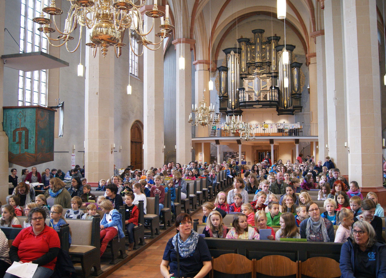 Kirche voller Kinder_kinderkathedrale