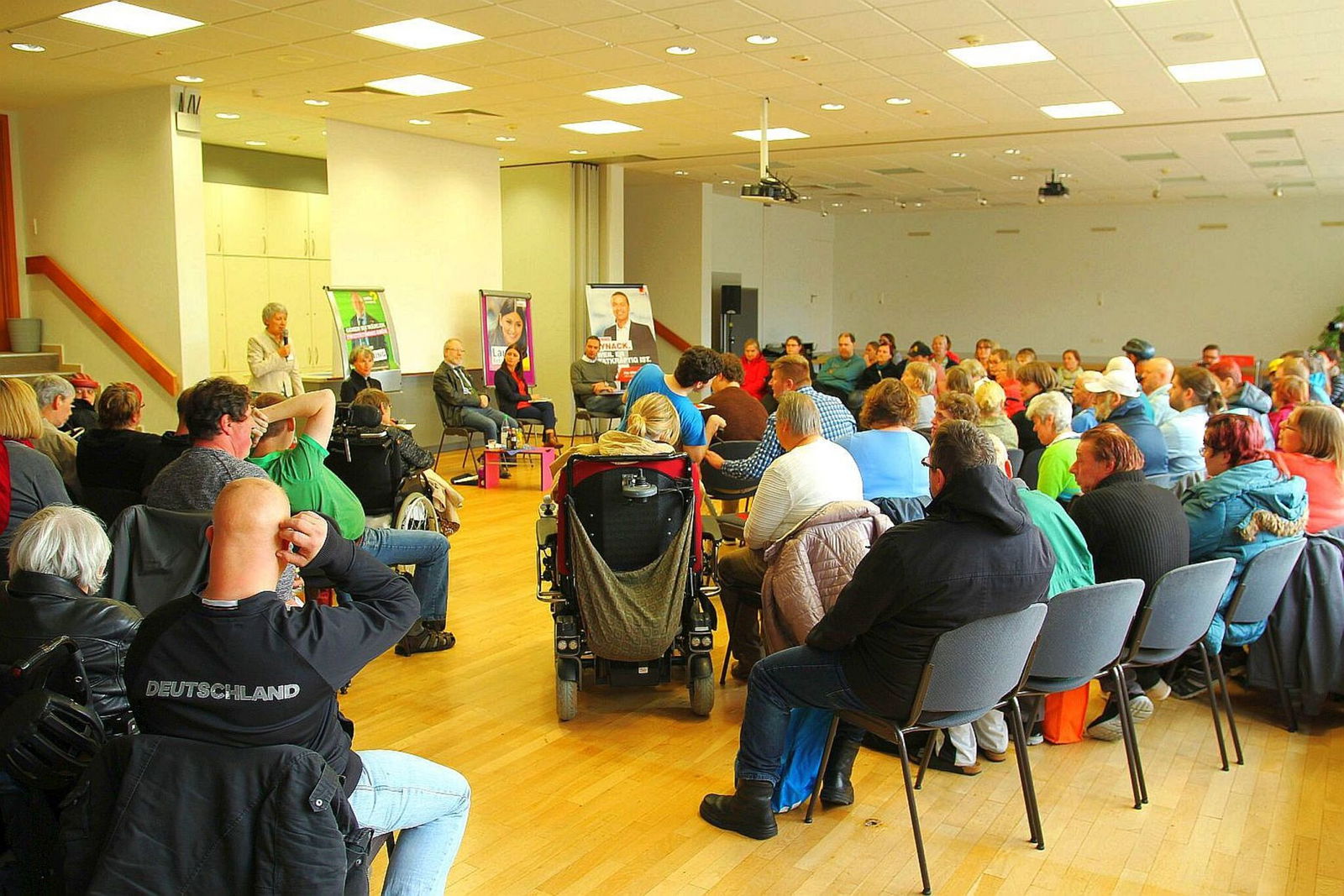 landtagskandidatInnen in der diakonie himmelsthuer 