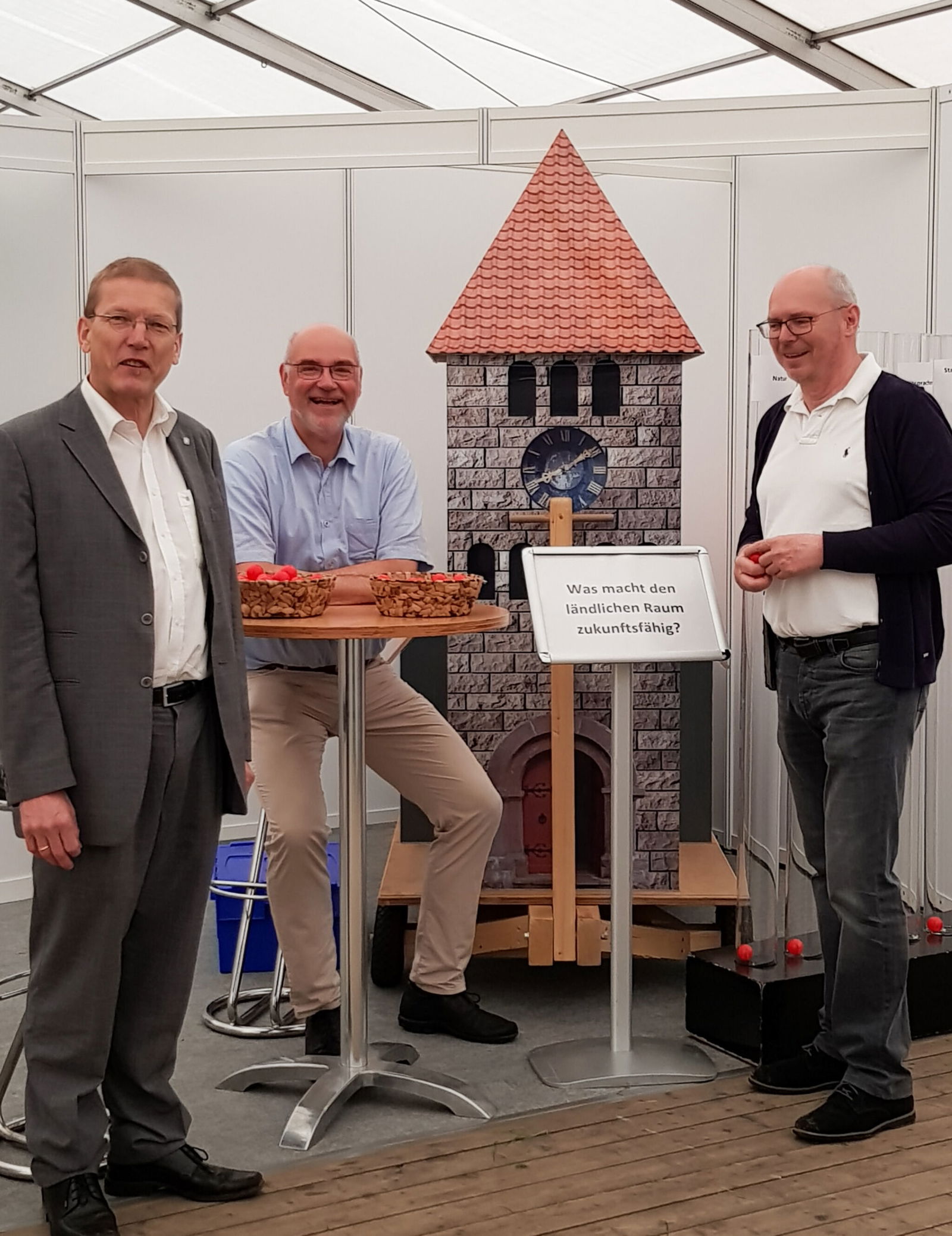 Messe Tarmstedt_Brandy Tyra Jung am Kirchenstand