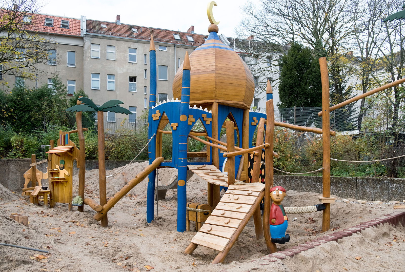 Spielplatz mit Halbmond