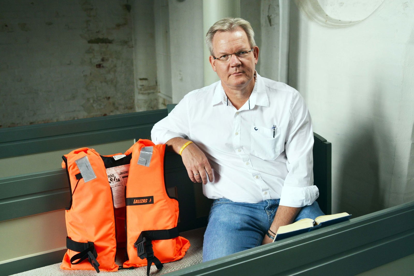 KG Winsen_Rettungsweste in Kirchenbank_Pastor