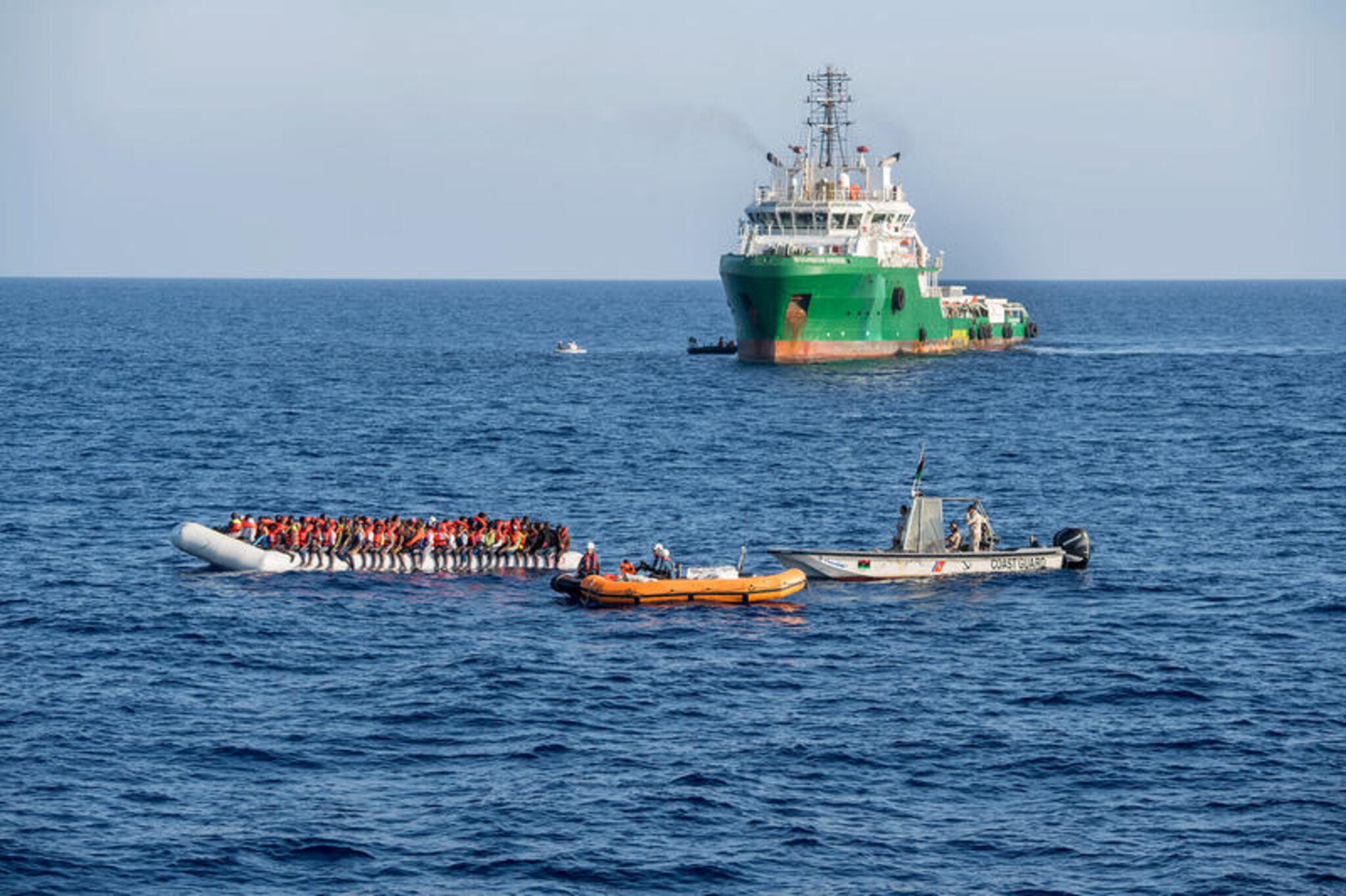 Seenotrettung_Fluechtlinge_Rettungsboote_Sea Watch 2_2016_Christian Ditsch_epd Bild