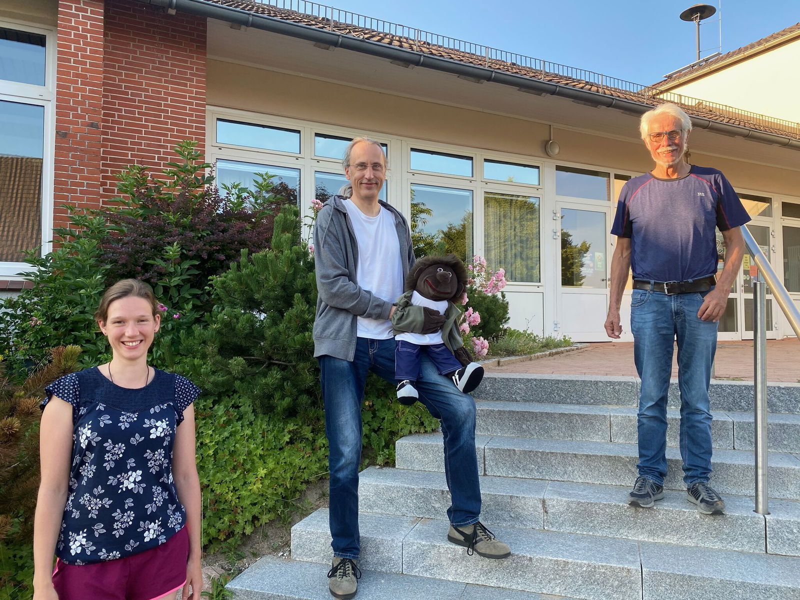 Saska Ogoniak,Olaf Schröder, Ulrich Ohm - Tansiania Initiative (1)