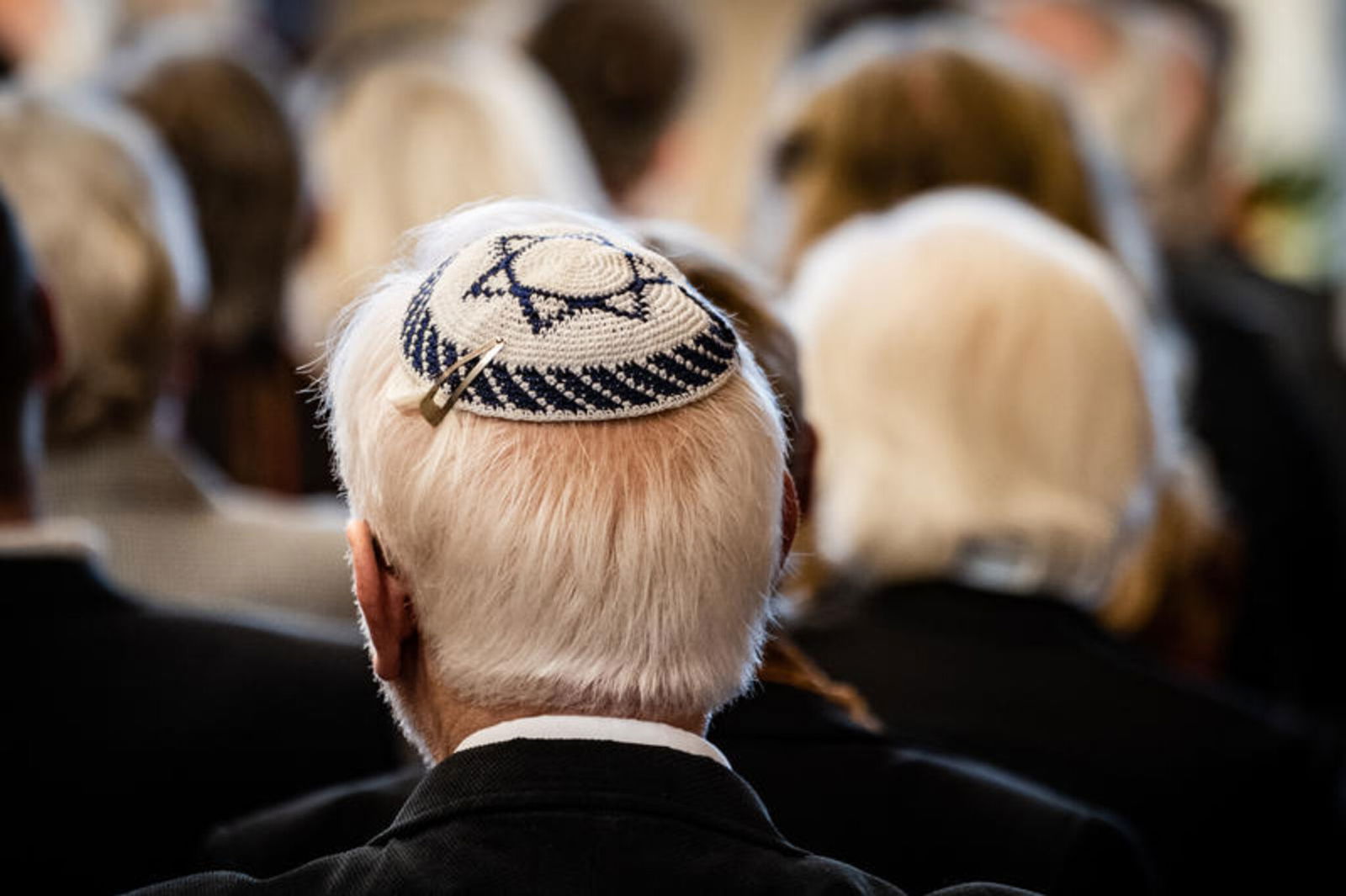 Symbolbild_Judentum_Mann mit Kippa