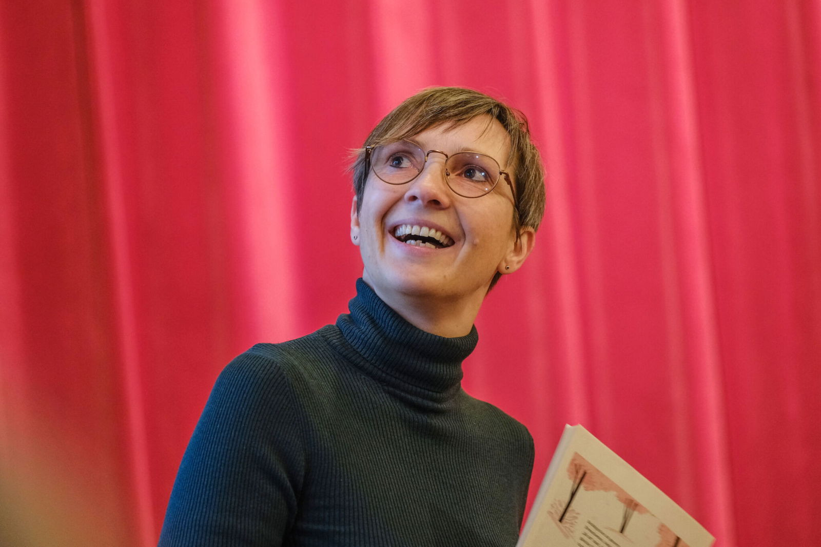 Nicole Schwarzer beim Vorlesetag am 18.11.2022 in der Kinder- und Jugendbuecherei der ev.-luth. Lukaskirche in Hannover. Bild: Jens Schulze