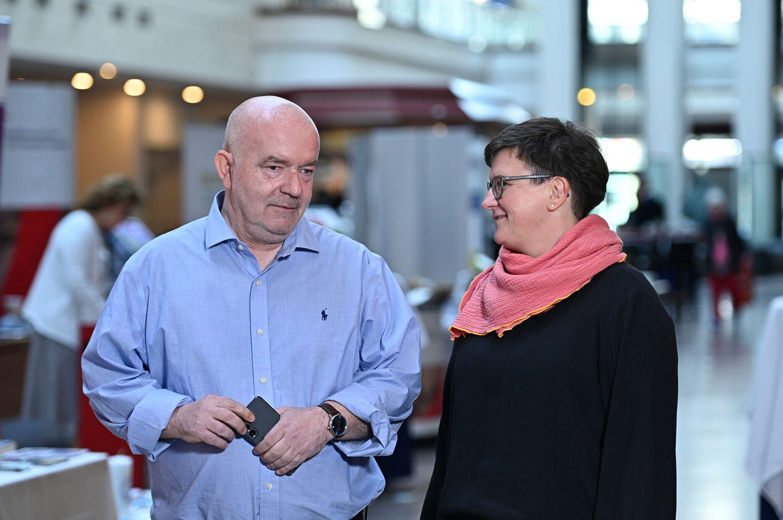 Detlev Zander, Sprecher Betroffenenvertretung des Beteiligungsforums Sexualisierte Gewalt, und Nancy Janz, Sprecherin der Betroffenenvertretung des Beteiligungsforums Sexualisierte Gewalt. Foto: epd-Bild/Heike Lyding