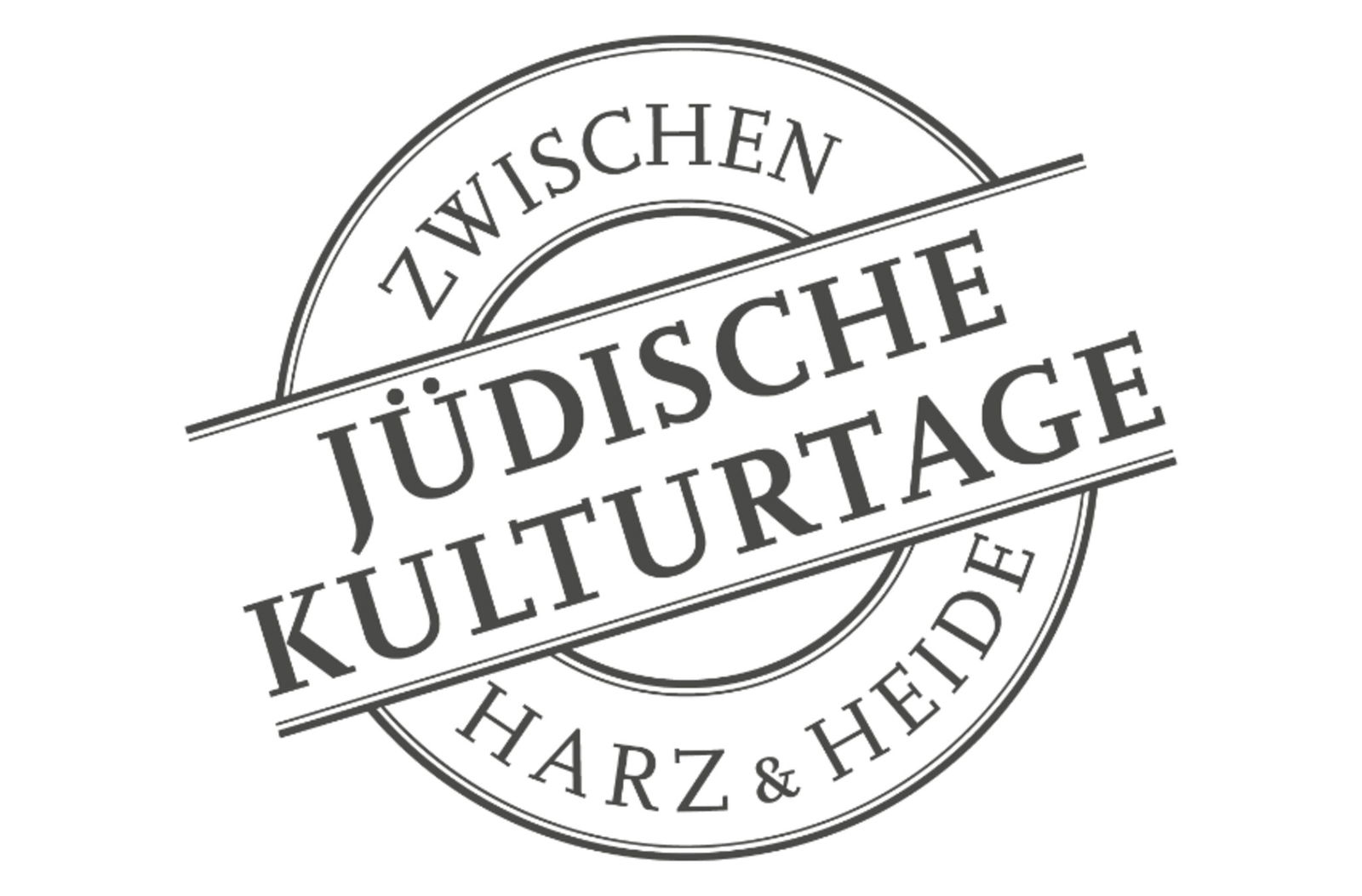 Man sieht das Logo der Veranstaltung in Stempelform. Auf dem Bild steht in der Mitte: Jüdische Kulturtage. Kreisförmig darum: Zwischen Harz und Heide.