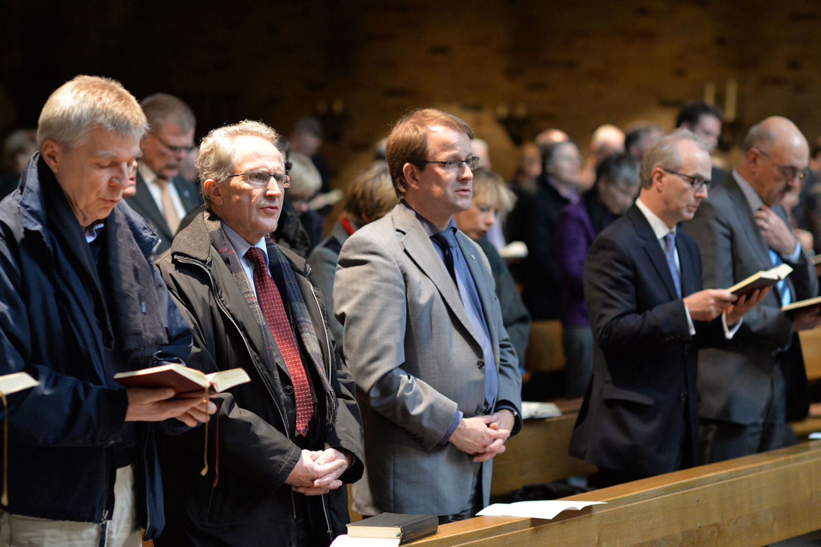 gottesdienstbesucher_singend