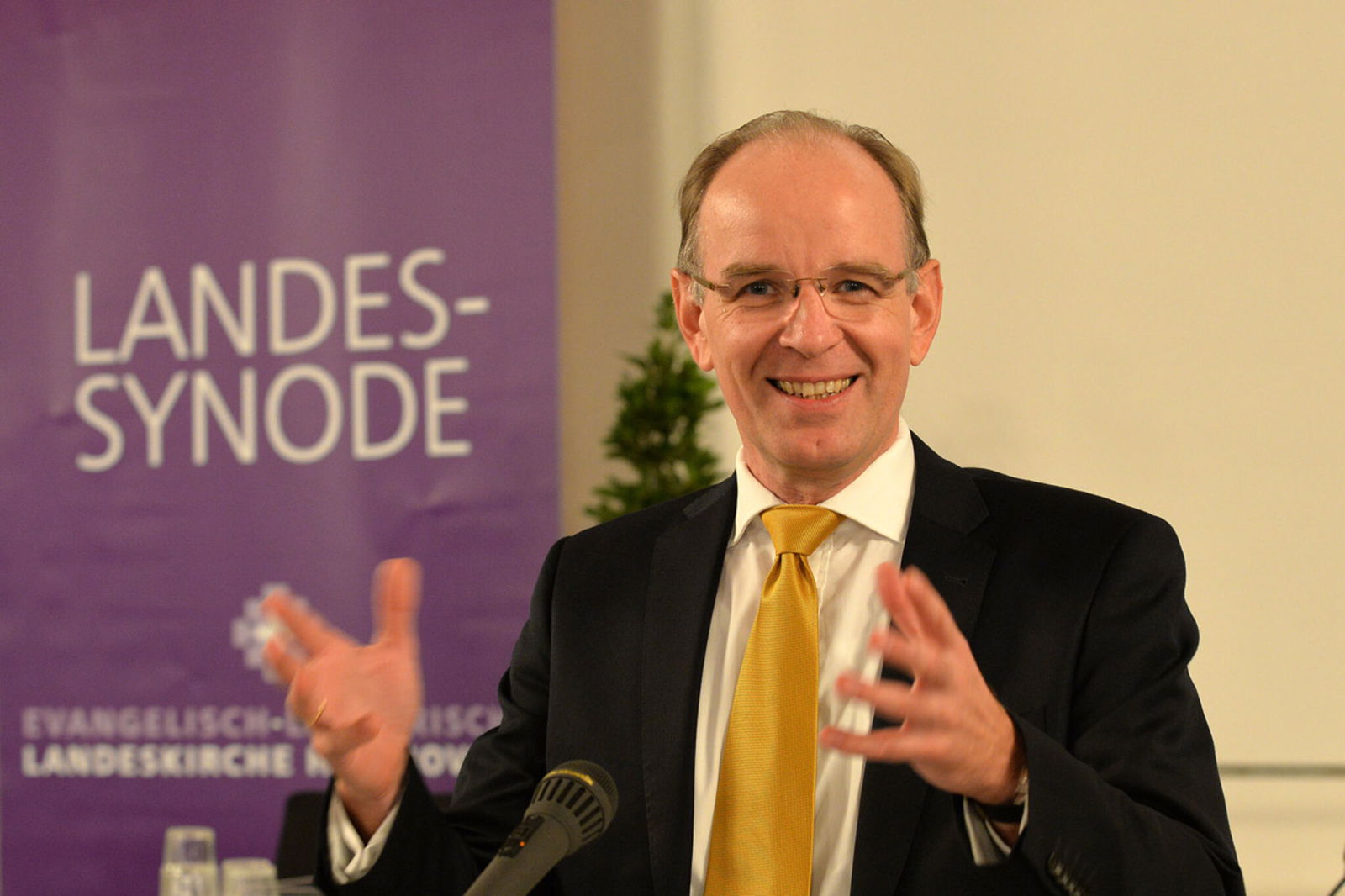 meister_berichtzweihand