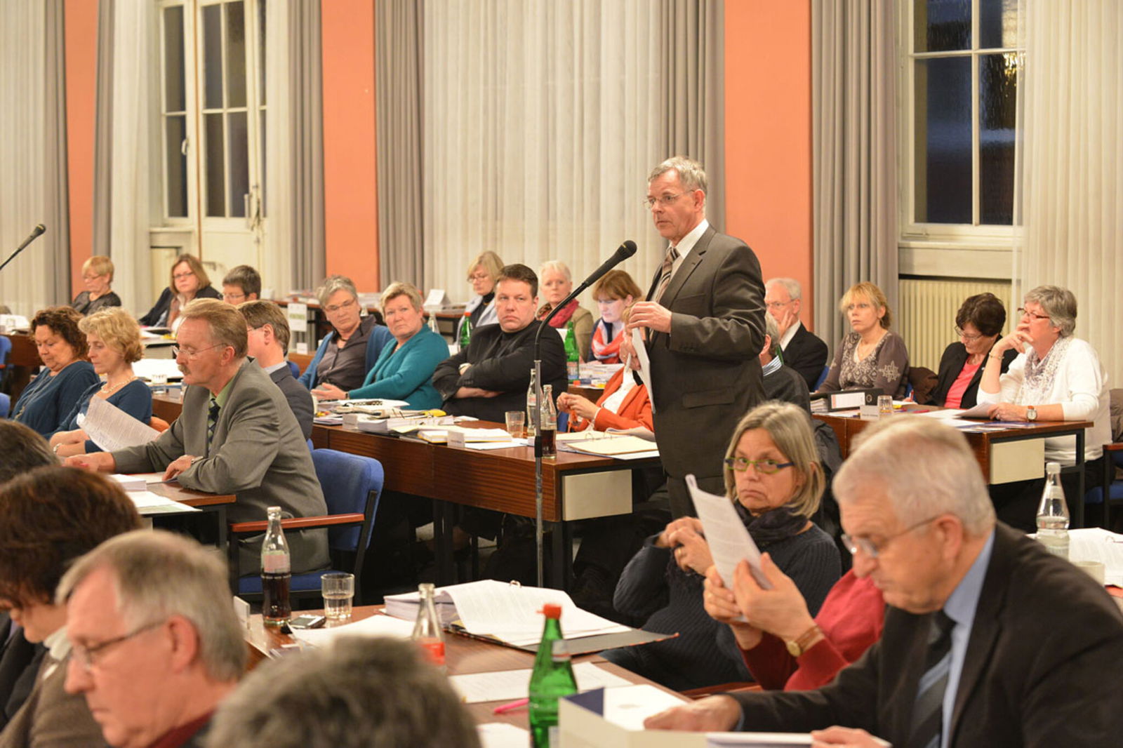 Bohlen_spricht_ aus_plenum