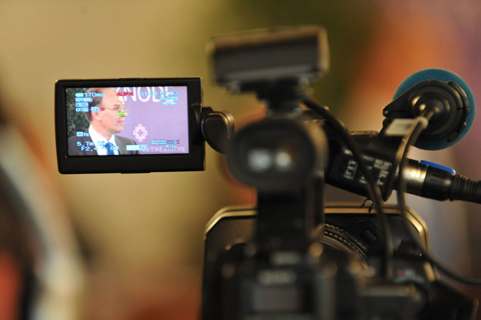 Ralf Meister im Kameramonitor