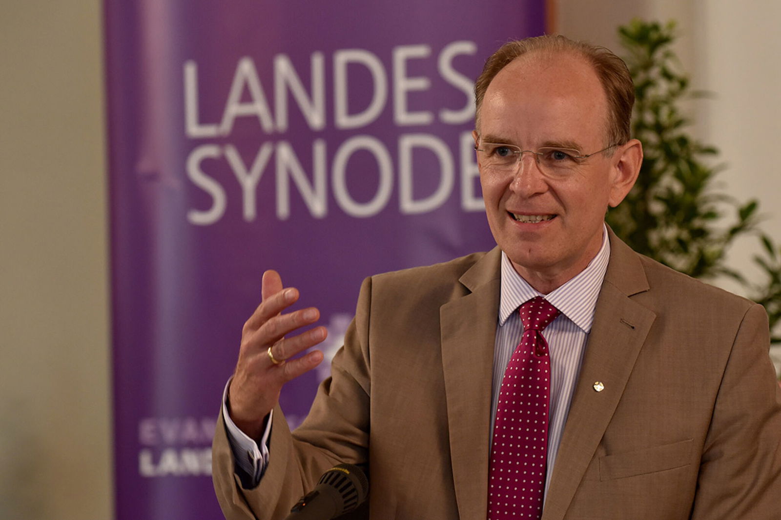 landesbischof_berichtet