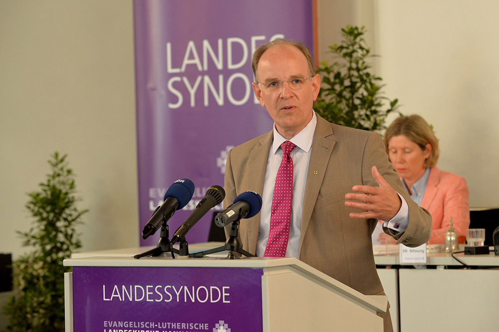 landesbischof_pult_rechts