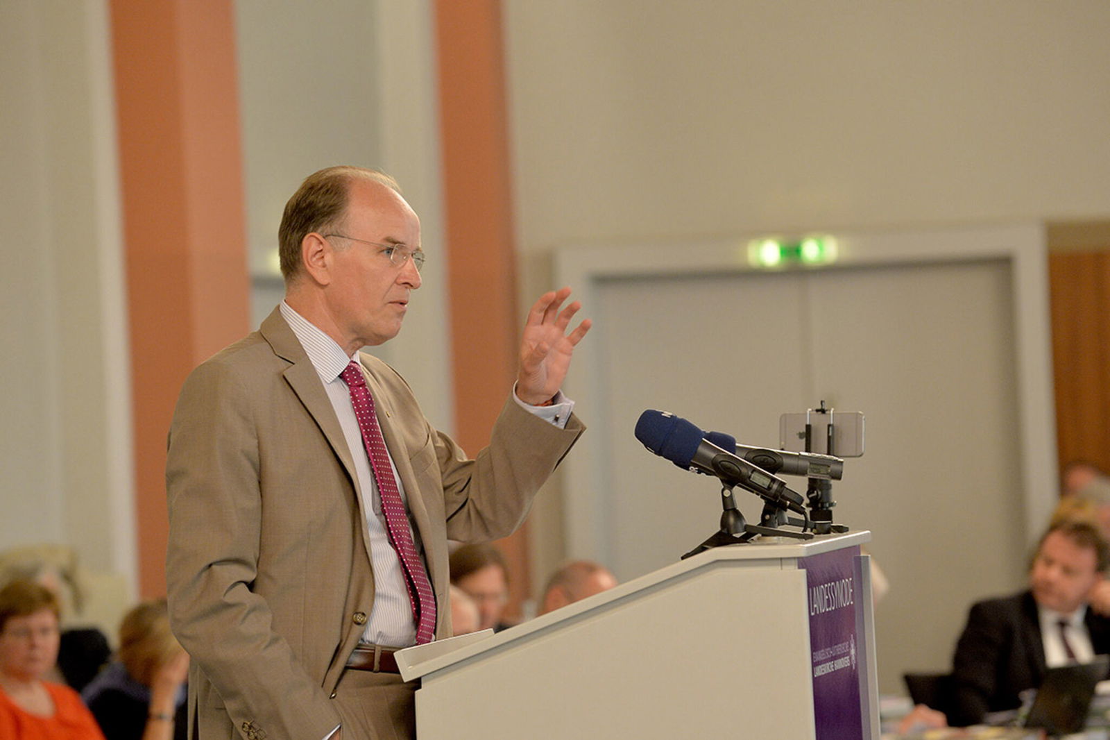 landesbischof_seitlich