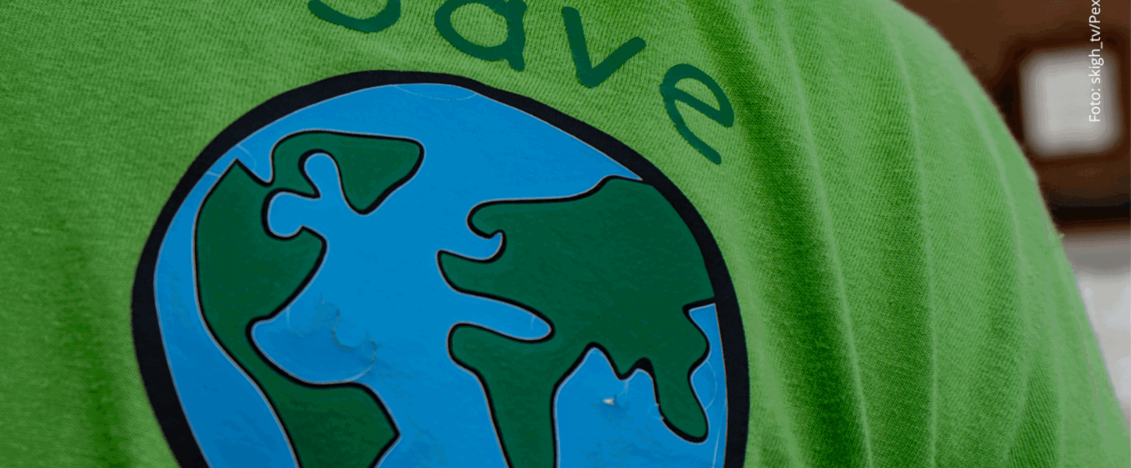 T-Shirt mit der Aufschrift „Save (the planet)“