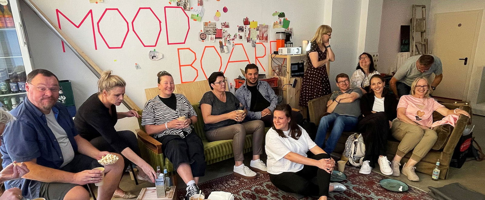 Reisegruppe im Ladenlokal von Mütopia in Köln-Mühlheim