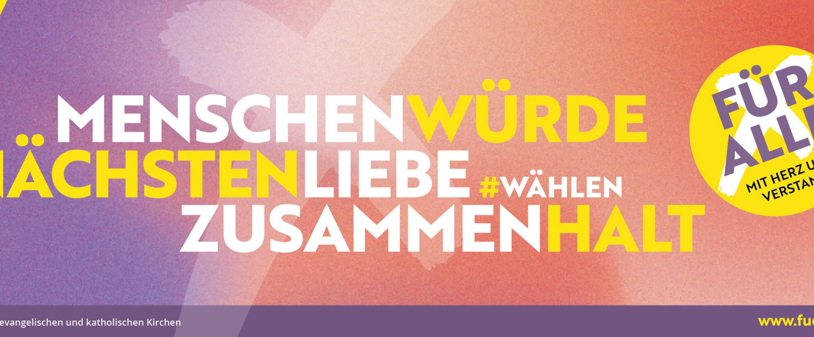 Banner der Demokratiekampagne der Landeskirche. Die Aufschrift lautet "Menschenwürde, Nächstenliebe, Zusammenhalt"