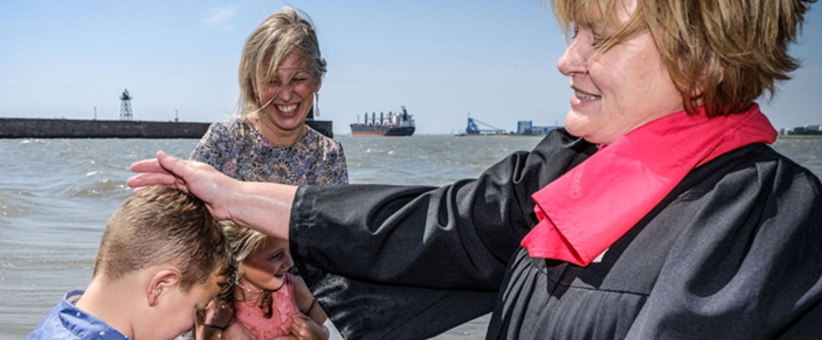 Superintendentin Susanne Wendorf tauft am Meer