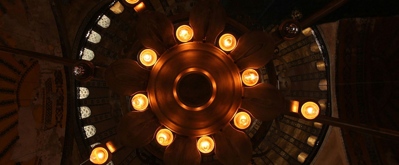Deckenbeleuchtung in der Hagia Sofia
