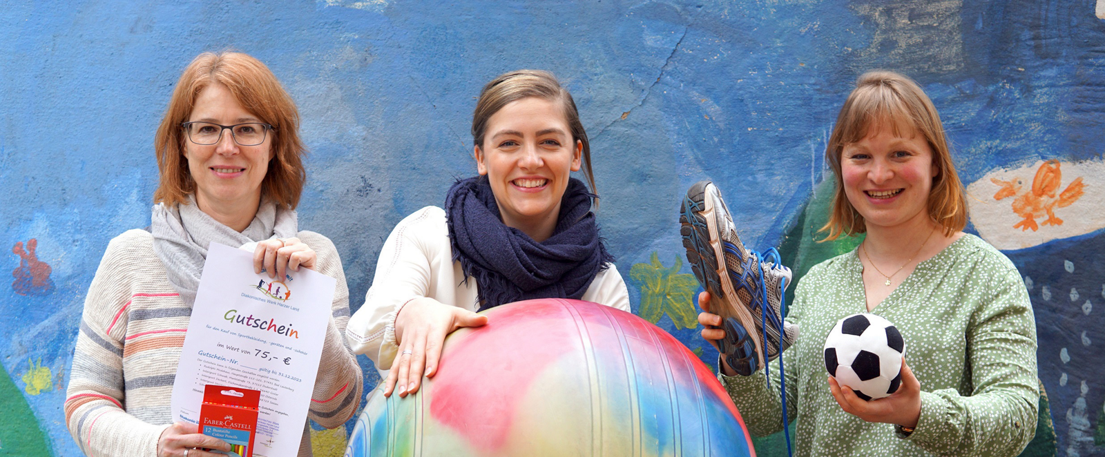 Organisieren im Kirchenkreis Harzer Land die Gutscheinausgabe für Lernmittel und Sportzeug (von links): Susanne Mende, Dana Brömme und Anja Kanzinger.
