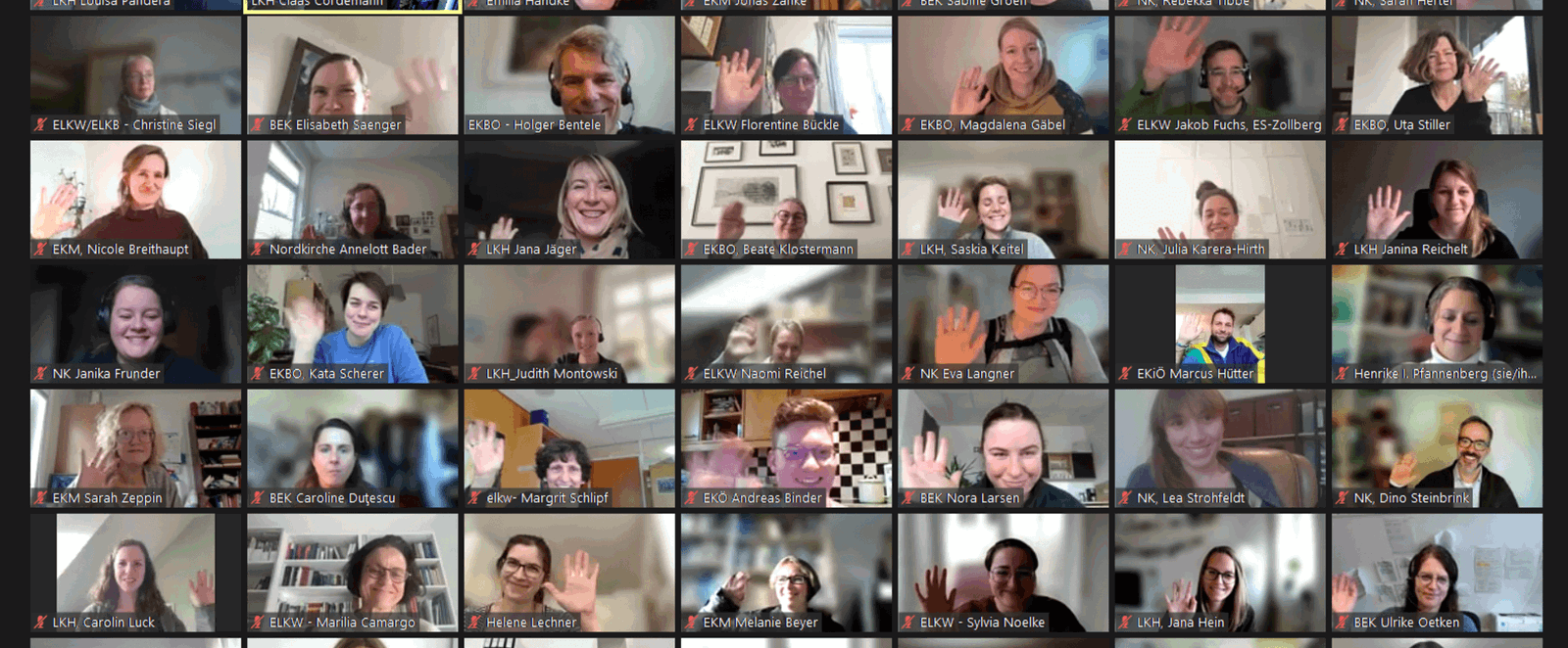 Mehrere einzelne Bilder zeigen Personen. Sie sind Teilnehmende an einer Videokonferenz.