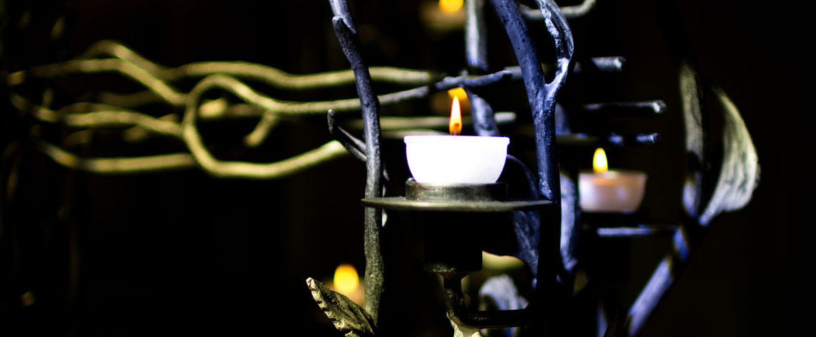 Eine brennende Kerze