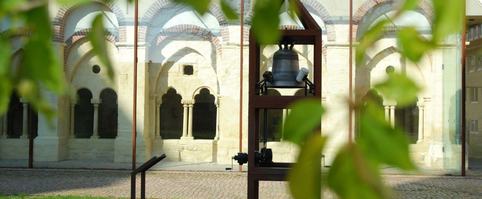 ein Kloster im Sommer