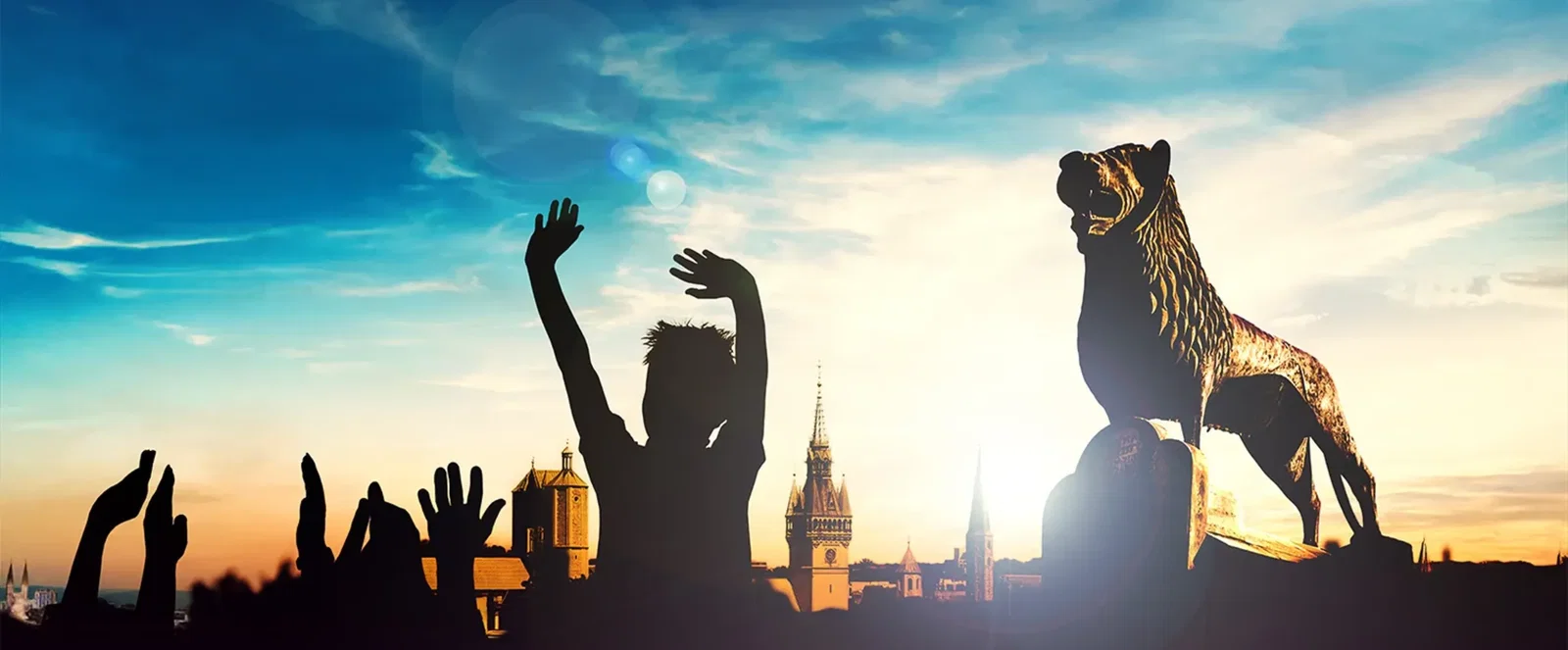 Eine Silhouette mit feiernden Menschen und dem Wappentier Braunschweigs, dem Löwen.