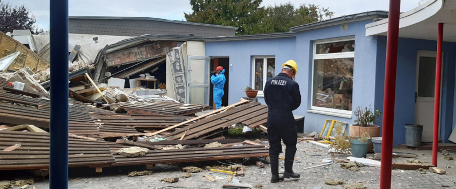 Ein Gebäude in Trümmern