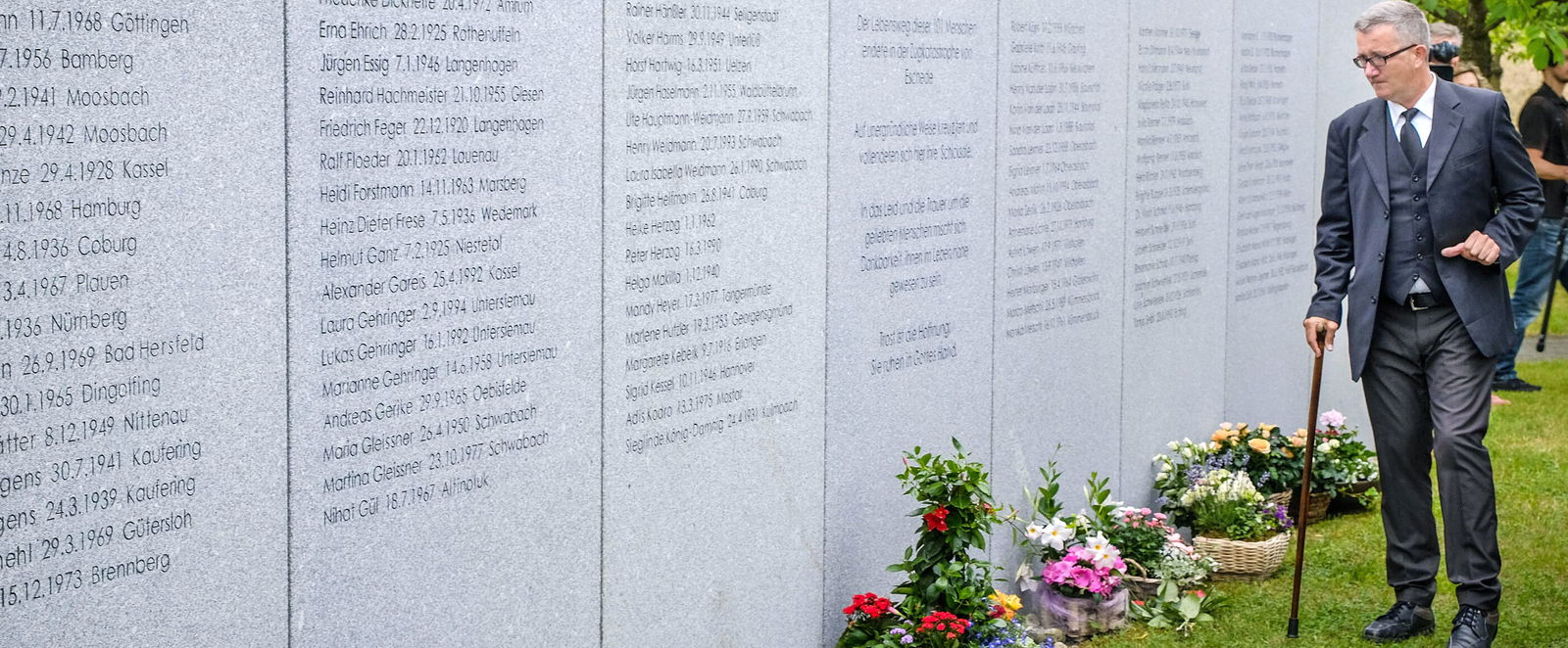 Vor 25 Jahren entgleiste der ICE 884 „Wilhelm Conrad Röntgen“ auf seiner Fahrt von München nach Hamburg bei Tempo 200 an einer Weiche am südlichen Ortsrand von Eschede in Niedersachsen. 101 Menschen starben - Heinrich Löwen verlor bei der Zugkatastrophe von Eschede seine Frau Christl und seine Tochter Astrid.