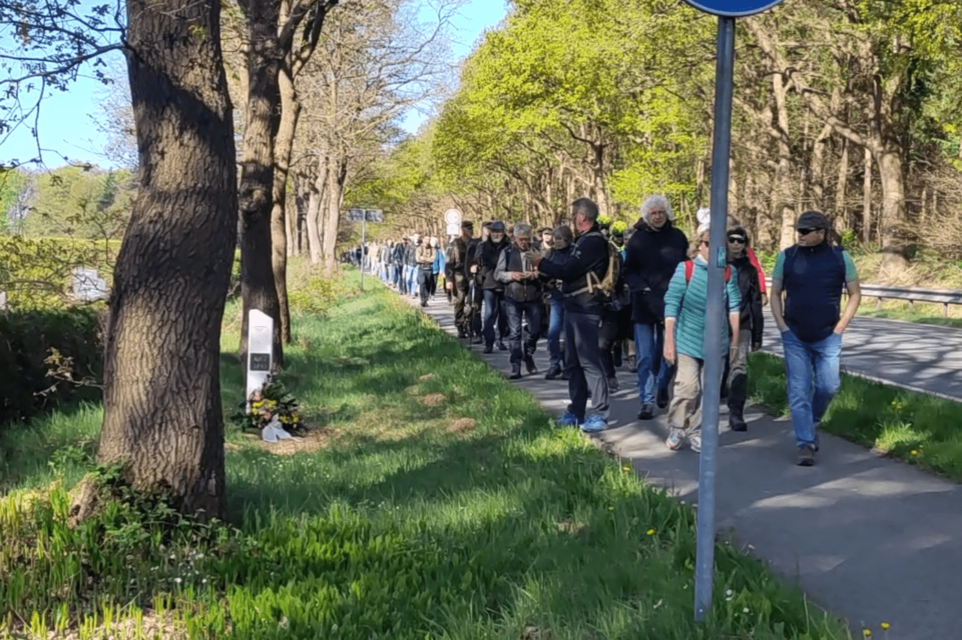 Menschen auf einem Weg