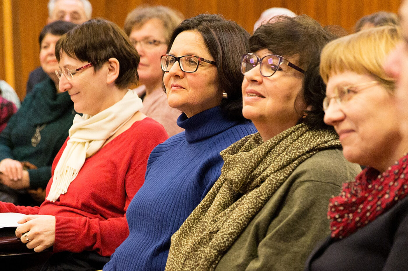 Die Multiplikator:innen im christlich-jüdischen Dialog verfolgen aufmerksam die Projektpräsentationen.