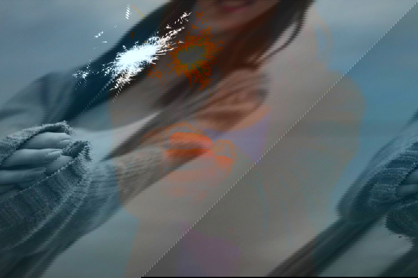 Frau mit Wunderkerze