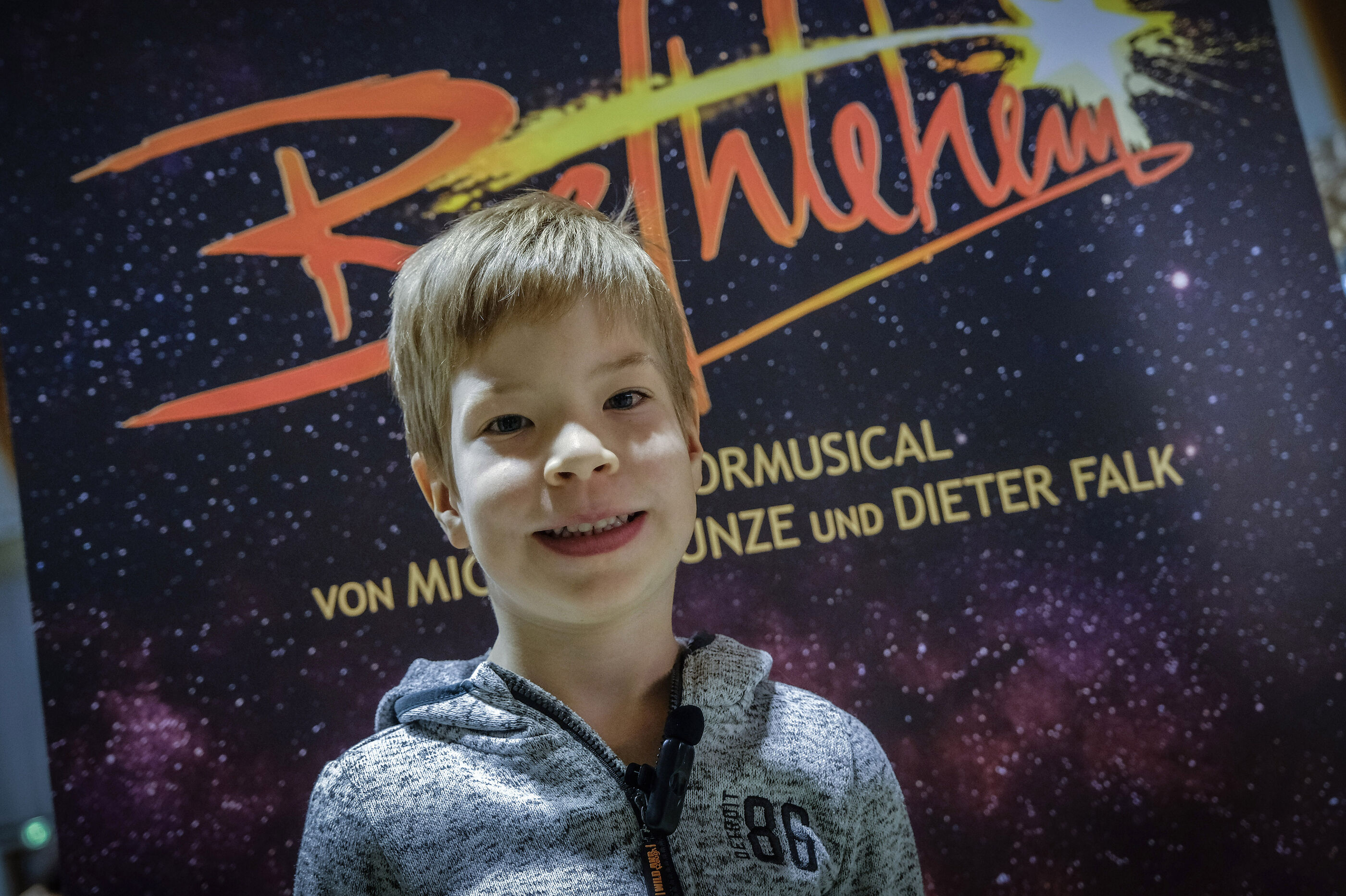 Ein kleiner Junge.