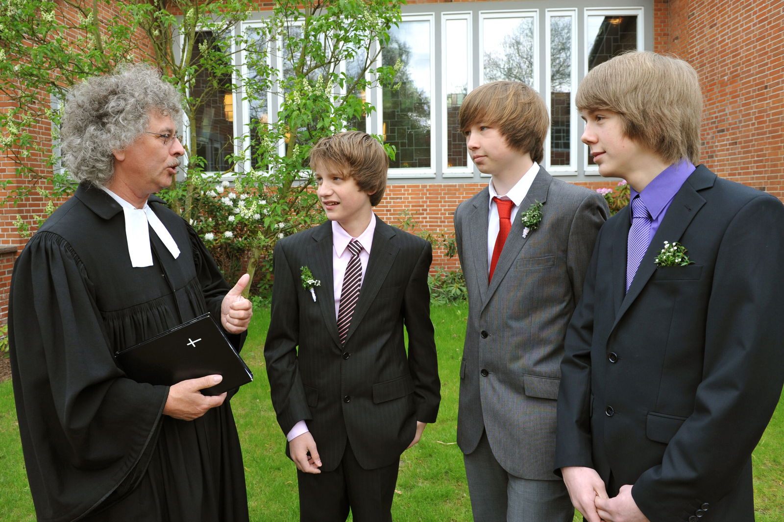 Ein Pastor und drei Jungen