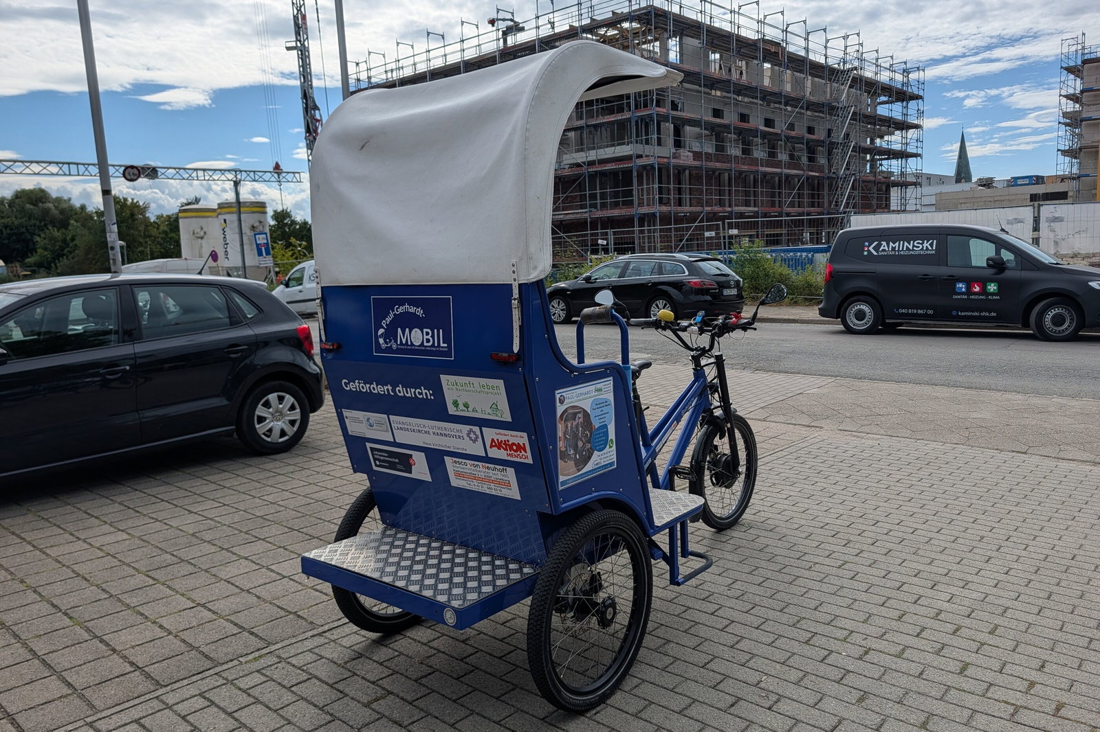 Eine Rikscha zum Transport von Menschen.