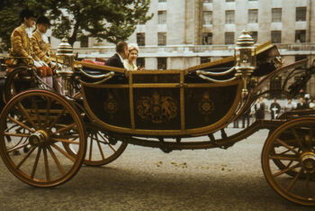 Vor Gott sind alle gleich(wertig): Bettler wie Königinnen. Dennoch gratulieren wir Elizabeth II. herzlich zum Thronjubiläum.