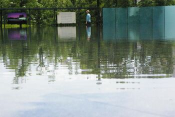 CLbJ7l7UkAAntE3.jpg_large