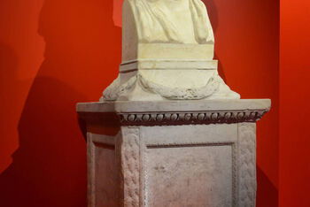 Leibniz-Büste-im-Museum-Schloss-Herrenhausen_image_full