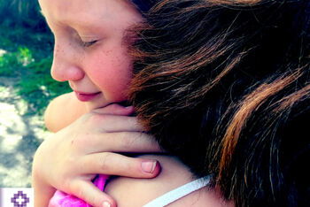 Eine Umarmung tut jedem Menschen gut. Immer. (Foto: Pexels)