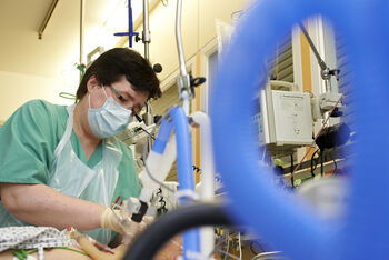 Intensivstation des Martin-Luther-Krankenhauses der Paul Gerhardt Diakonie, Berlin © epd-bild / Werner Krueper